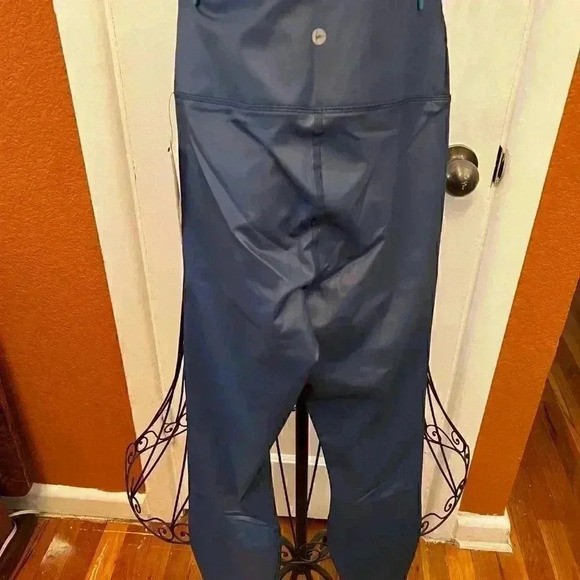 INTERLINK FAUX LEATHER HIGH WAIST CIRE ANKLE LEGGING-LARGE - Picture 3 of 4